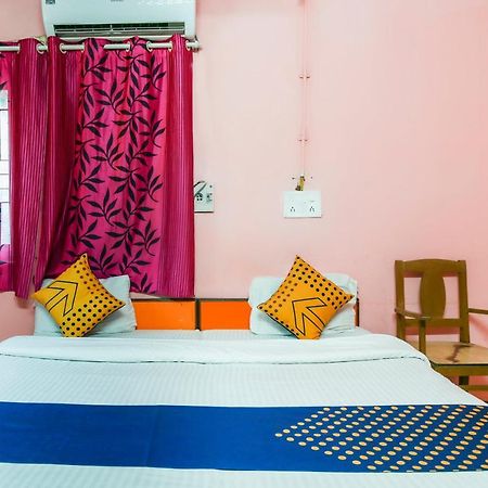 SPOT ON 67211 Hotel Gokul Daman Exterior foto