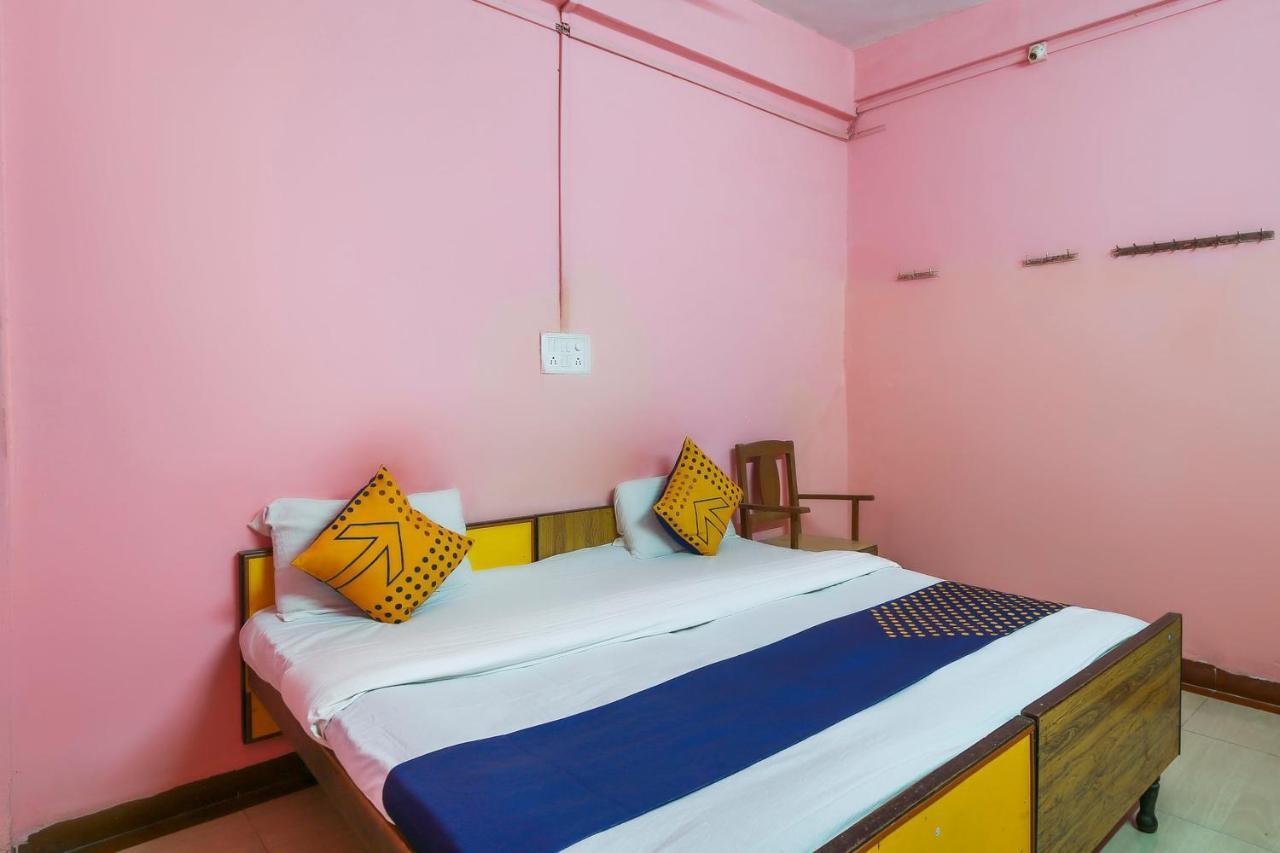 SPOT ON 67211 Hotel Gokul Daman Exterior foto