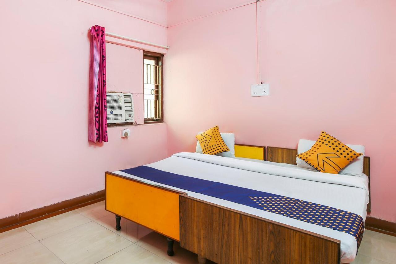 SPOT ON 67211 Hotel Gokul Daman Exterior foto